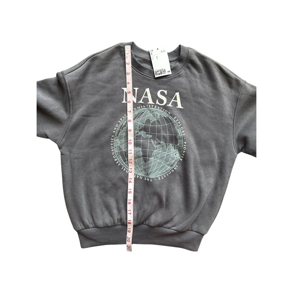 WOMEN’S H&M CREWNECK SWEATSHIRT / SIZE XS / NWT - Picture 3 of 9